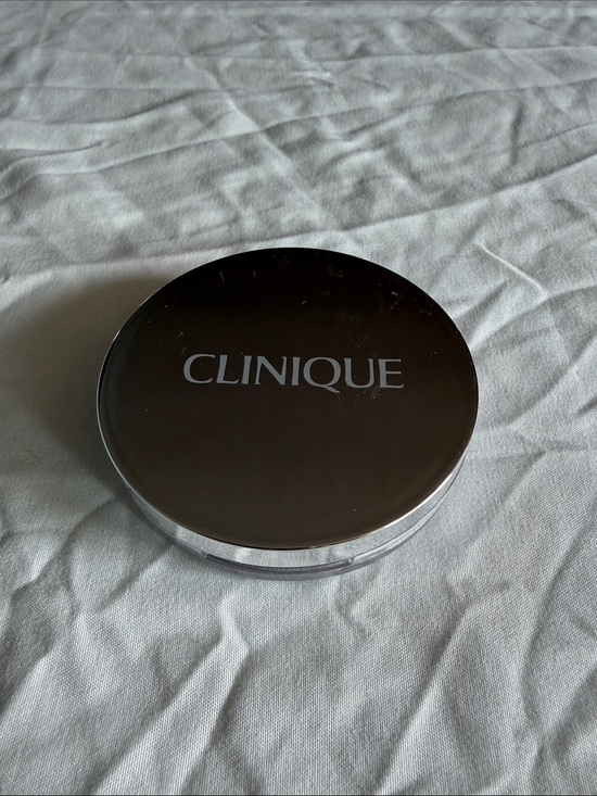 Clinique Other - Clinique Stay-Matte Sheer Pressed Powder
